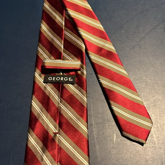 Vintage George 100% silk men’s necktie 62” long and 3.25” wide - Picture 2 of 6